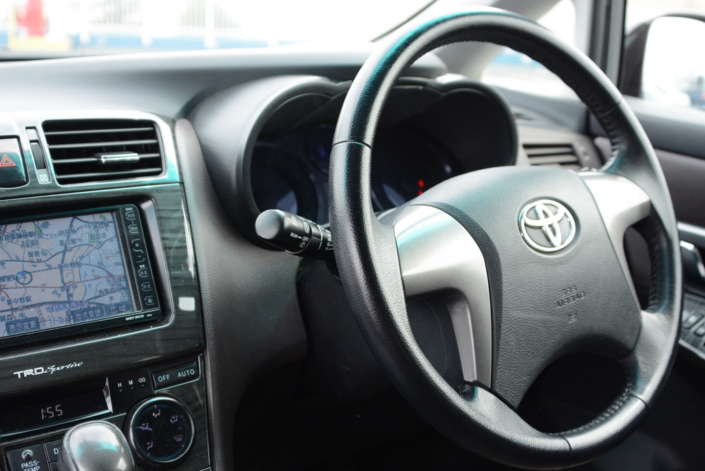 Gorgeous Mark X Zio 6seater wagon! TRD!